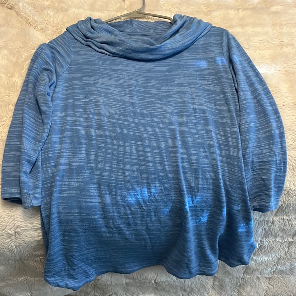 Croft and barrow size medium shirt. Sleeves do not completely cover arms